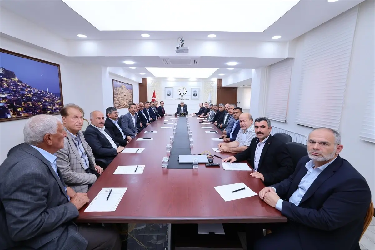 Mardin Valisi Muhtarlarla Toplantı Yaptı