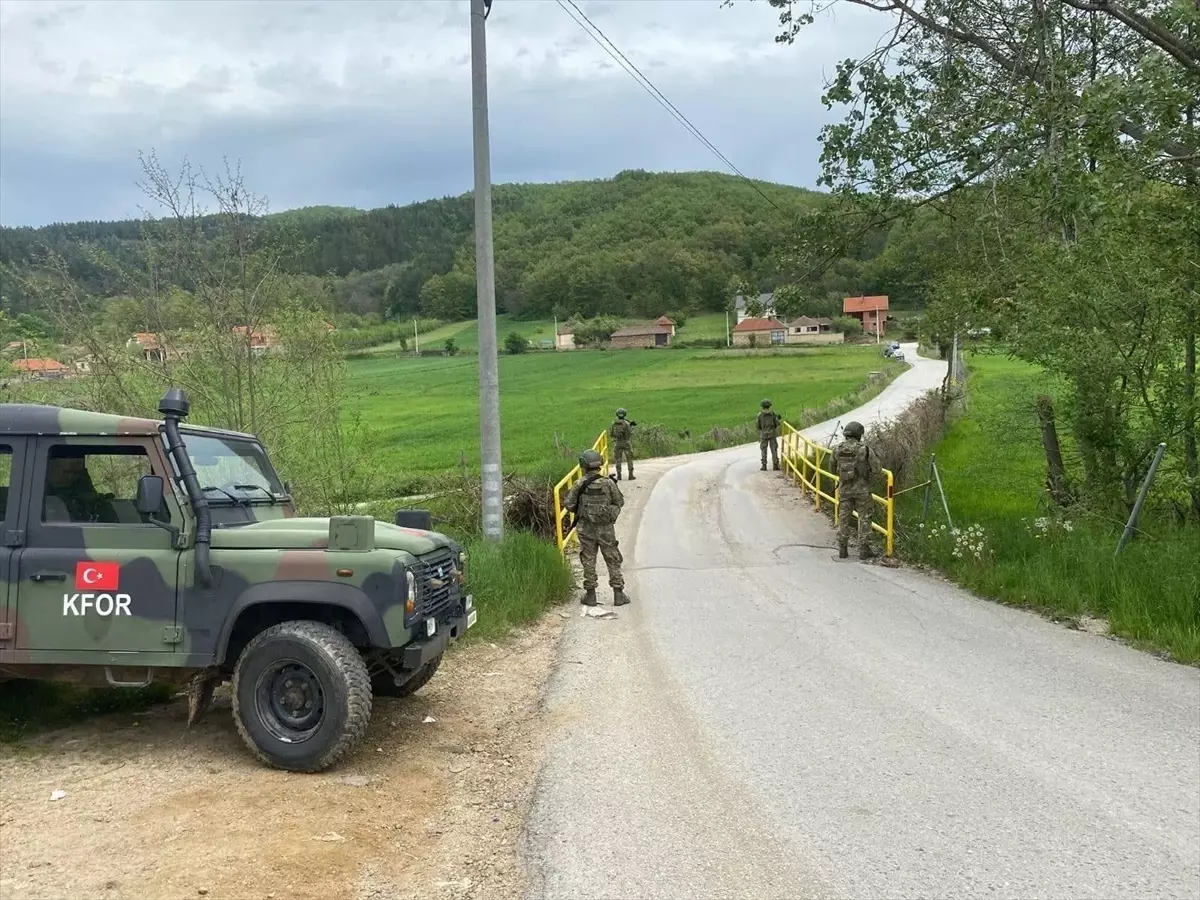 Türk Askeri, Kosova'da Güvenliği Sağlamak İçin Devriye Faaliyetlerine Devam Ediyor