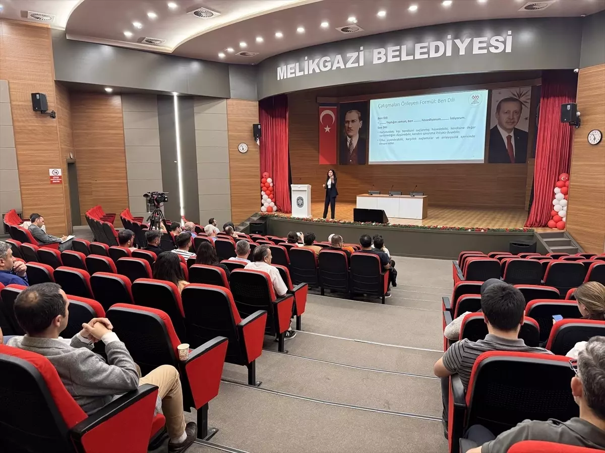 Melikgazi Belediyesi'nden Personeline Aile Yaşam Becerileri Eğitimi