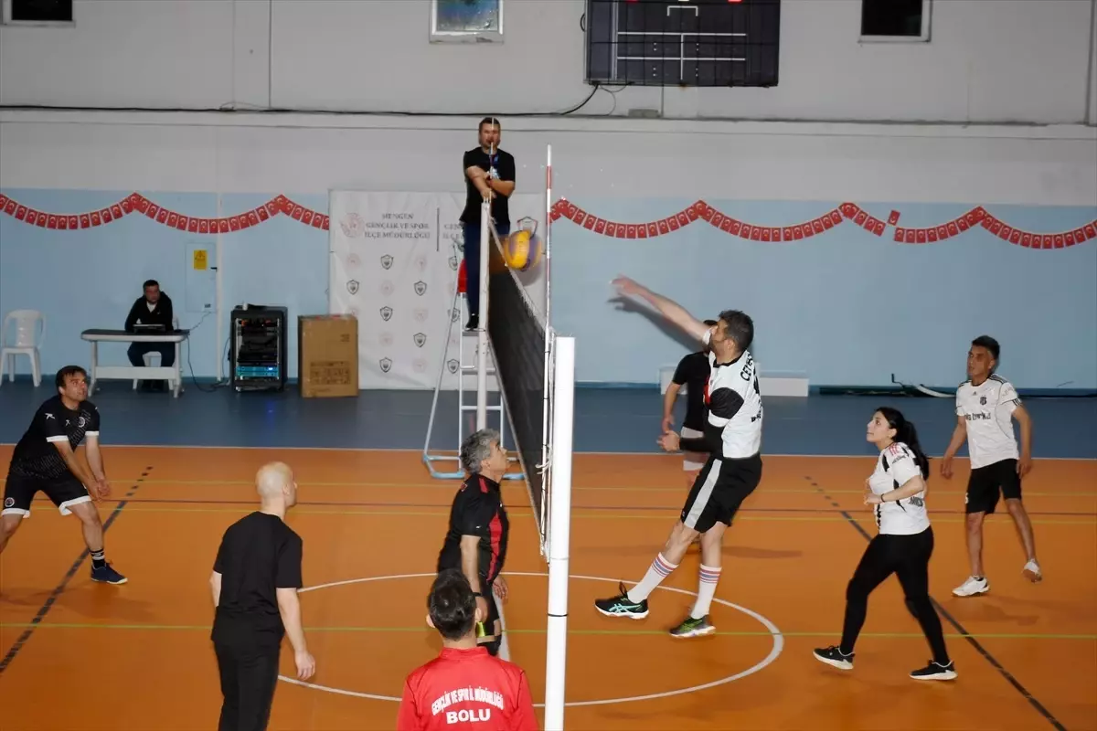 Mengen'de Gençlik ve Spor Bayramı Voleybol Turnuvası Şampiyonu Belli Oldu