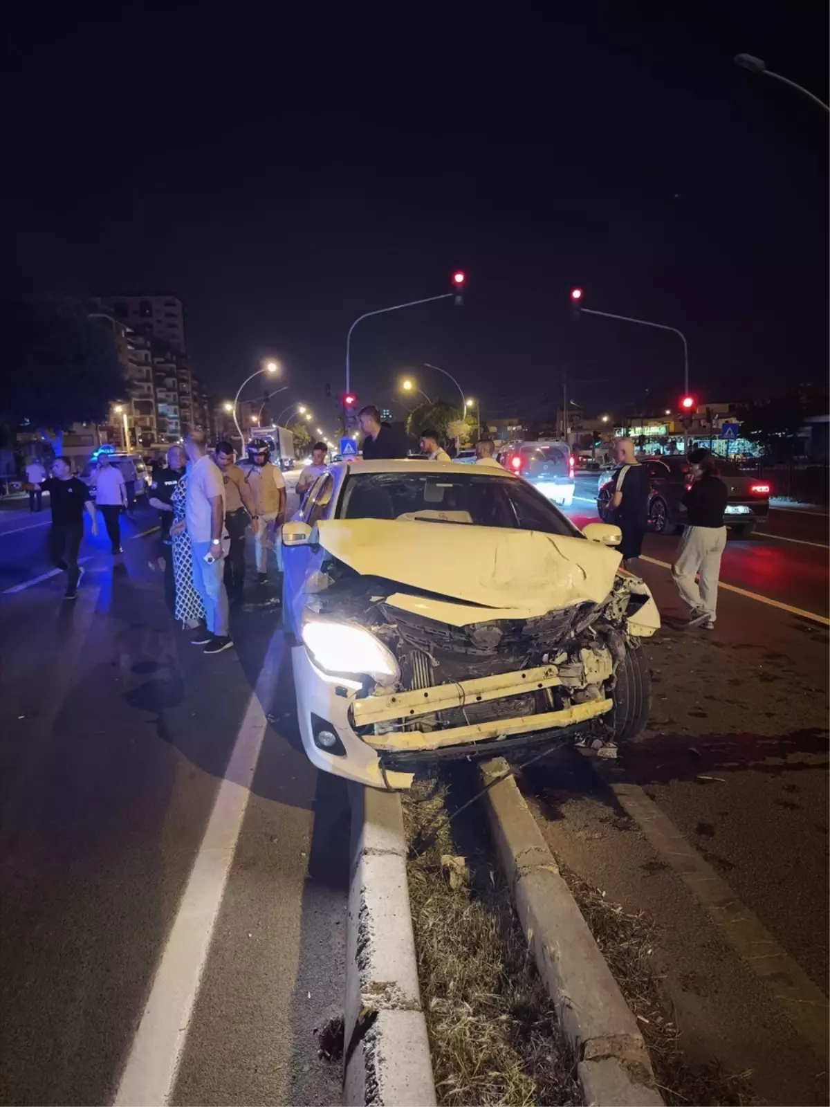 Mersin Tarsus'ta Otomobil Çarpışması: 10 Yaralı