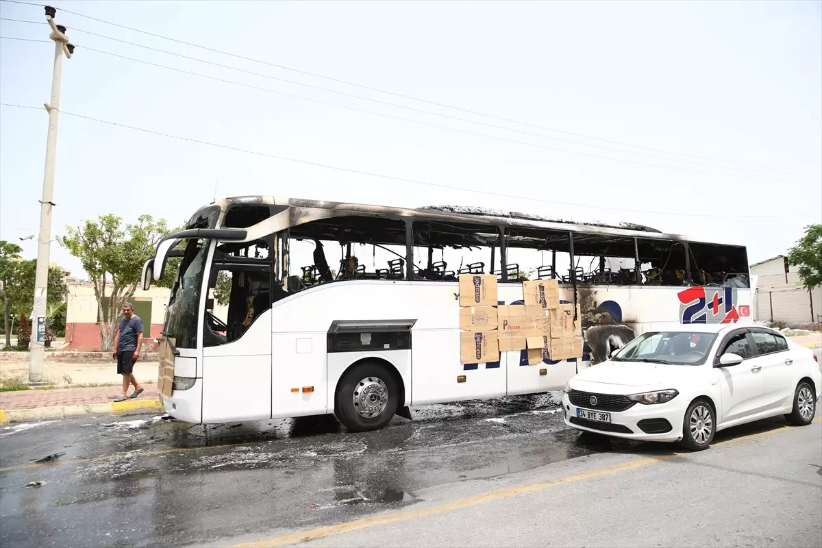 Mersin'de Yolcu Otobüsü Alev Aldı