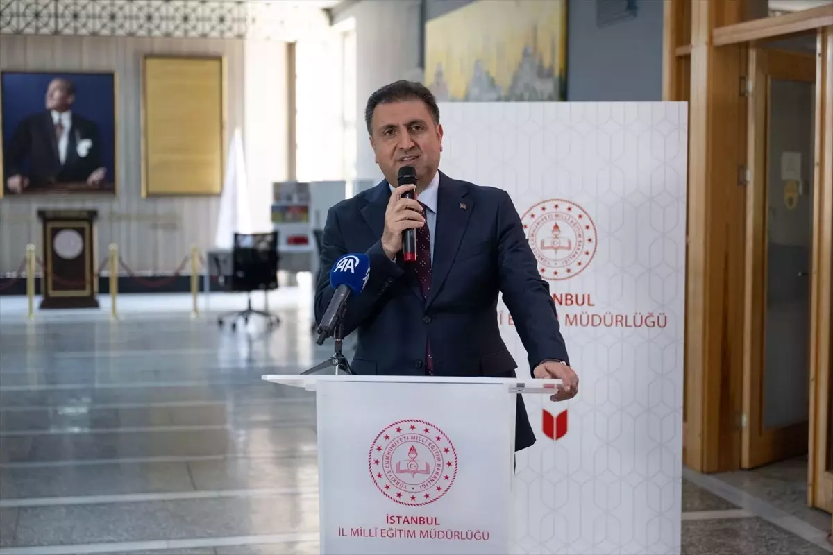 Meslek liseliler ihtiyaç sahibi başarılı öğrencilere ders çalışma ünitesi yaptı