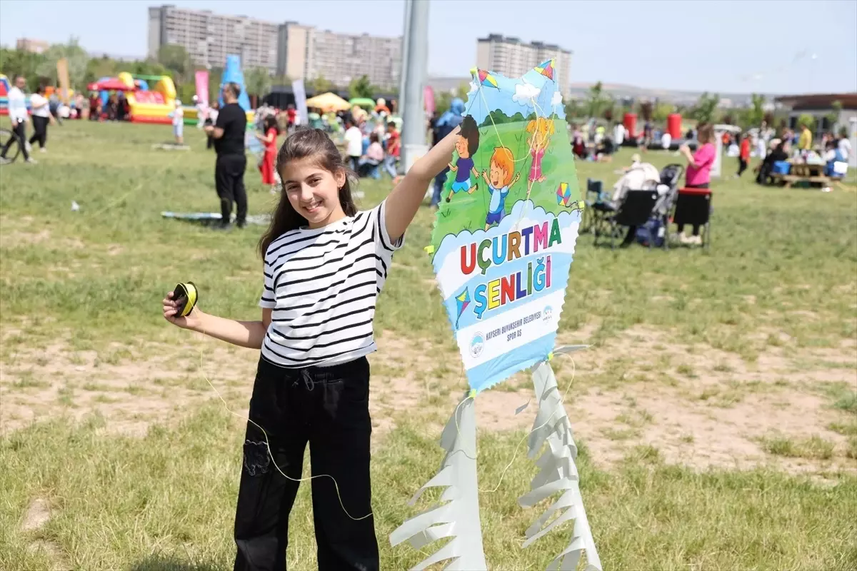 Millet bahçesinde uçurtma şenliği düzenlendi