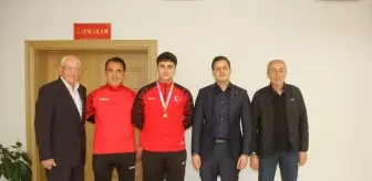 Milli Güreşçi Ebubekir Sadık Ergüt Zara'da