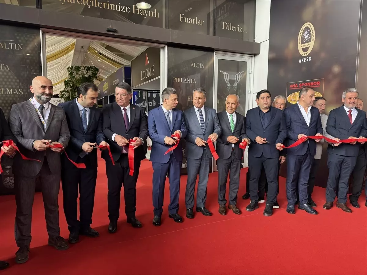 Antalya'da Özel Mücevher Fuarı Açıldı