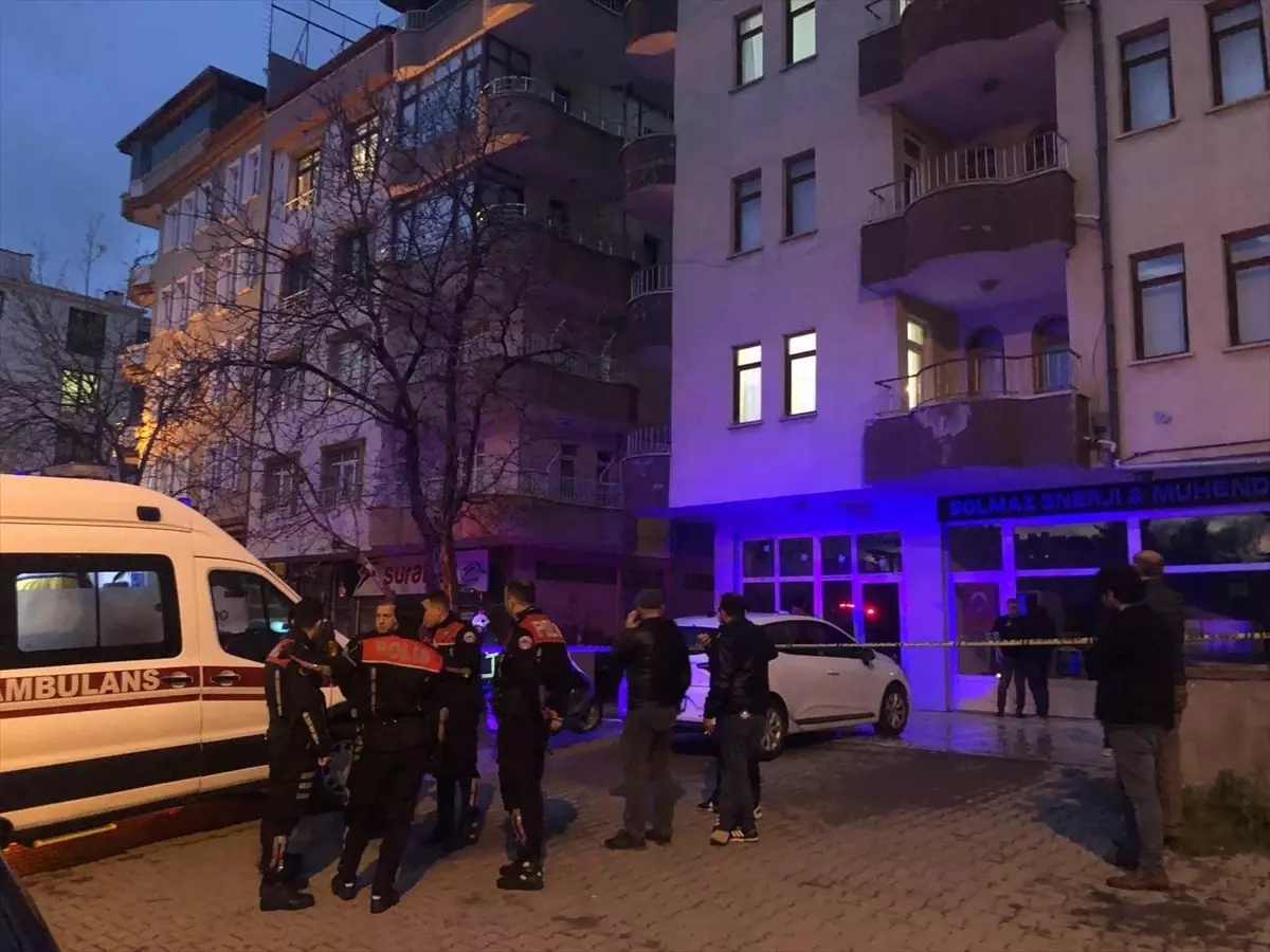 Balkondan Düşen Kadın Hayatını Kaybetti