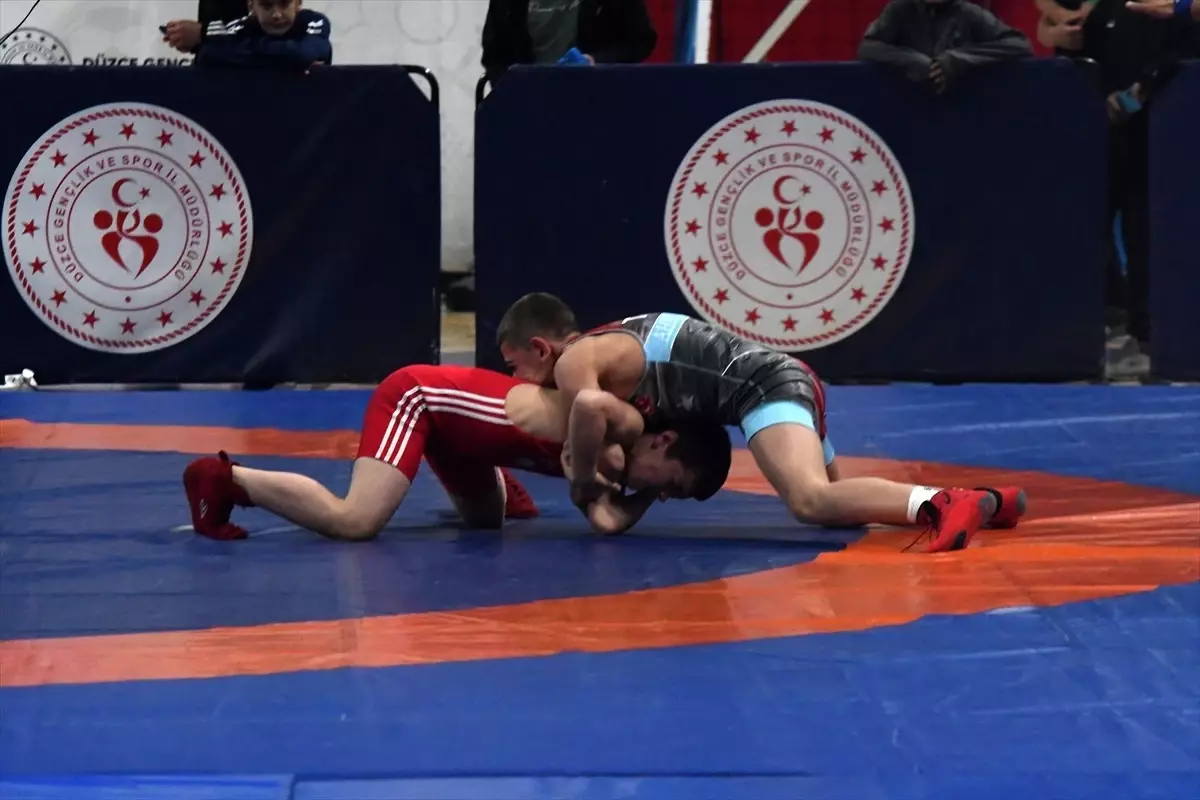 Okul Sporları Küçük Erkekler Türkiye Güreş Şampiyonası Düzce'de Tamamlandı
