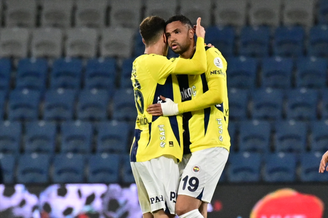 Olaylı maçta Kanarya'dan kritik galibiyet! Fenerbahçe, RAMS Başakşehir'i 4 golle devirdi
