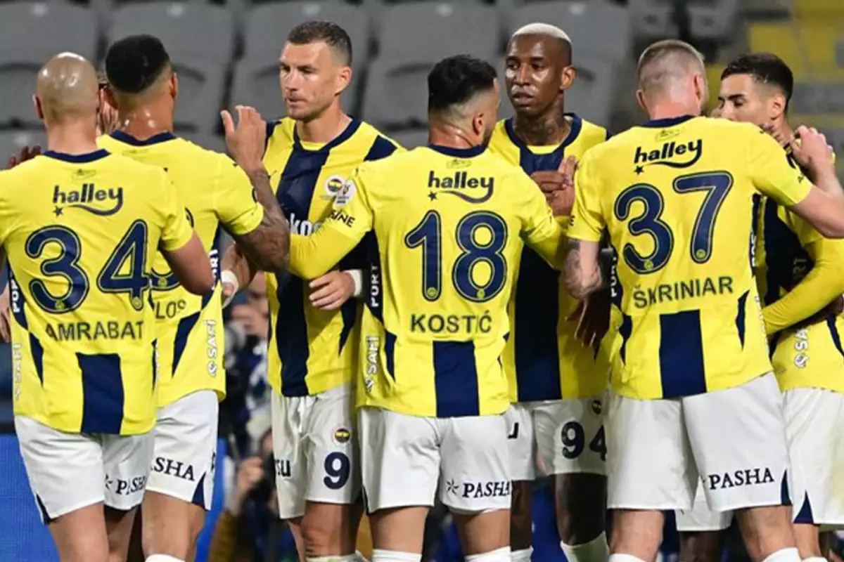 Olaylı maçta Kanarya'dan kritik galibiyet! Fenerbahçe, RAMS Başakşehir'i 4 golle devirdi