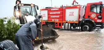 Osmaniye'de Sağanak Yağış Nedeniyle Su Baskınları ve Mahsur Kalan Araçlar