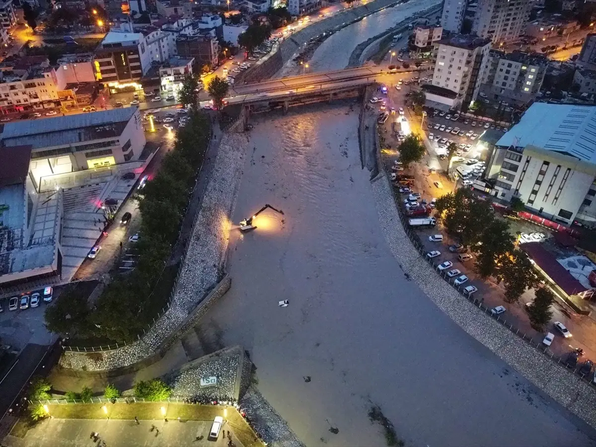 Osmaniye'de sağanak nedeniyle Bülbül Deresi taştı