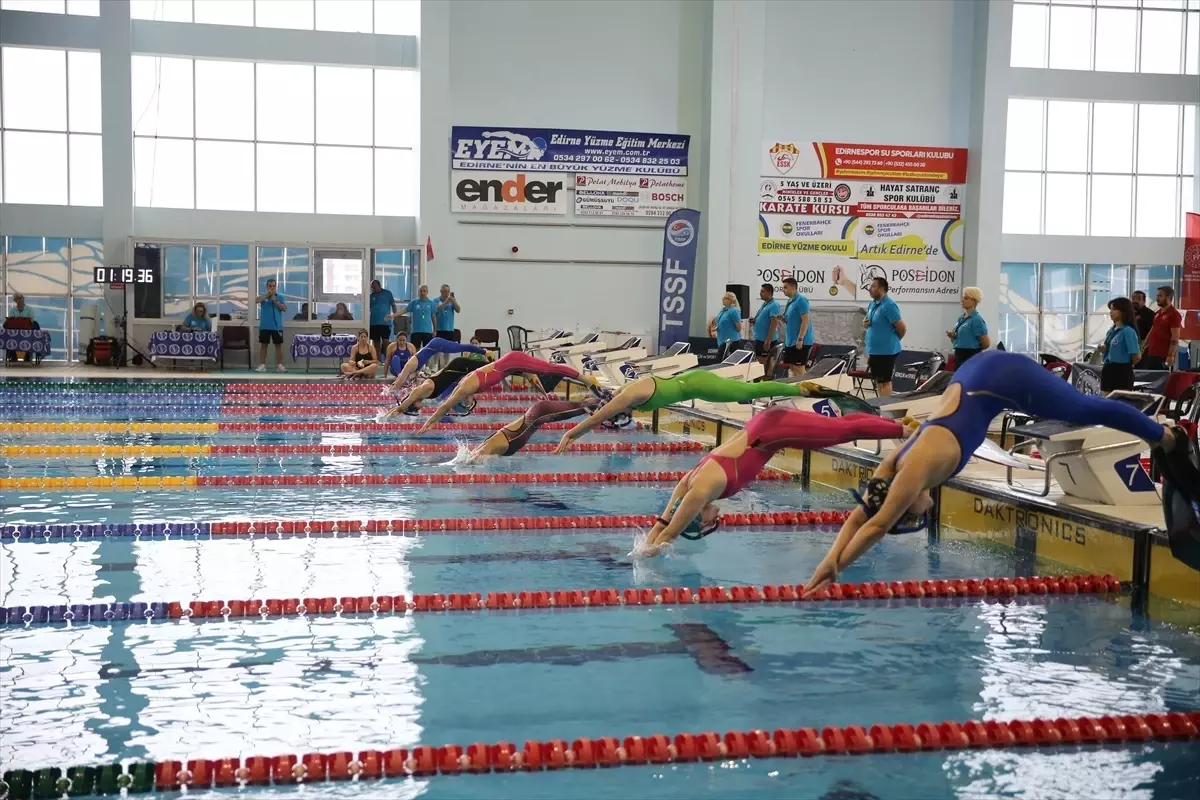 Paletli Yüzme Türkiye Şampiyonası Edirne'de Devam Ediyor