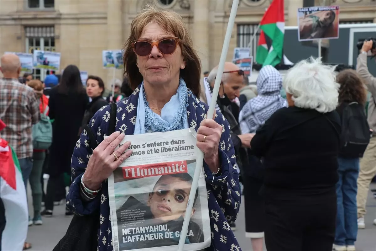 Paris'te Filistin Destekçileri Eyal Golan'ın Konserine Karşı Gösteri Düzenledi