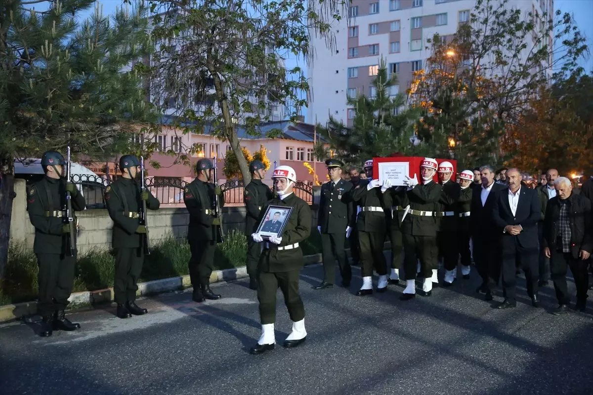 Pençe-Kilit Harekatı bölgesinde şehit olan Piyade Uzman Çavuş Karadağ'ın naaşı, Muş'a getirildi