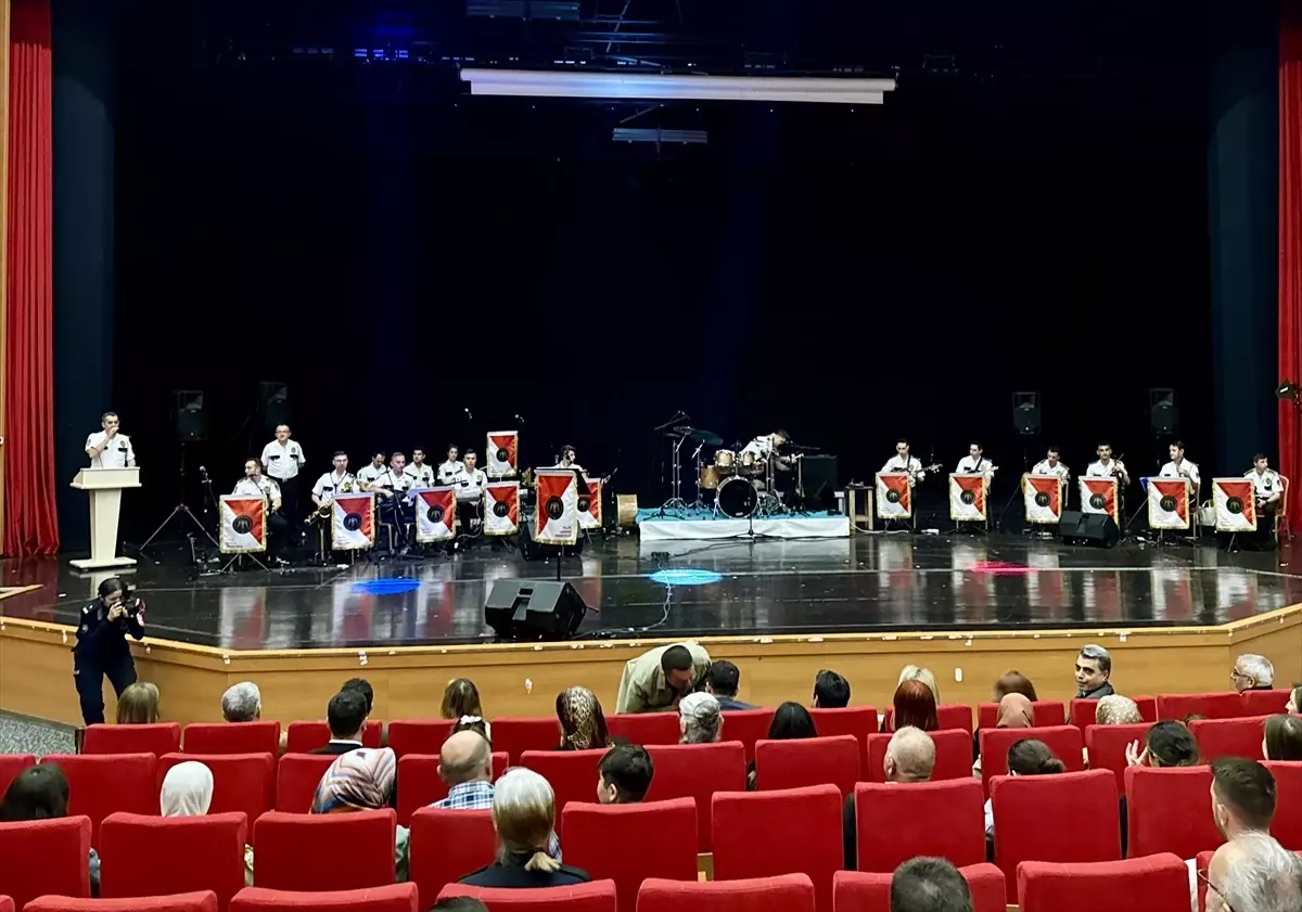 Polis Akademisi Armoni Orkestrası Kırşehir'de Konser Verdi