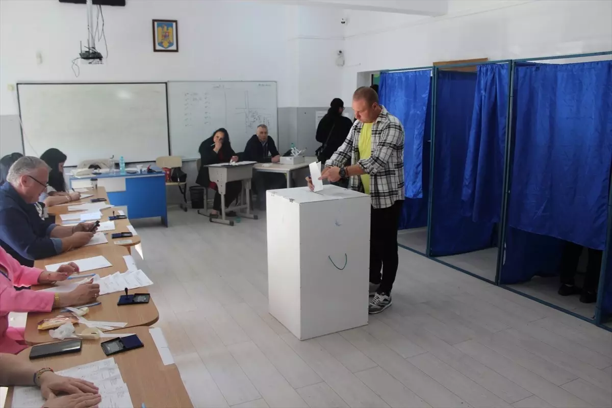Romanya'da Cumhurbaşkanlığı Seçimlerinin İkinci Turu Başladı