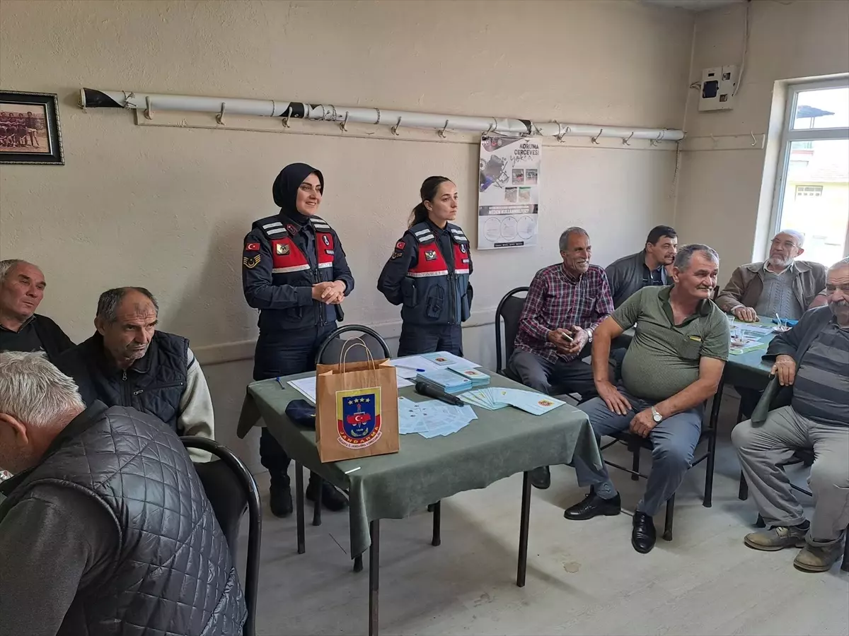 Jandarma Kırsal Mahalleleri Dolandırıcılığa Karşı Bilgilendiriyor