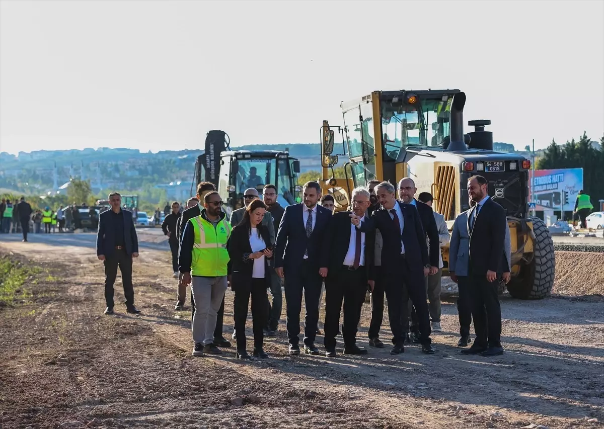 Sakarya'da Metrobüs Projesi Hızla İlerliyor