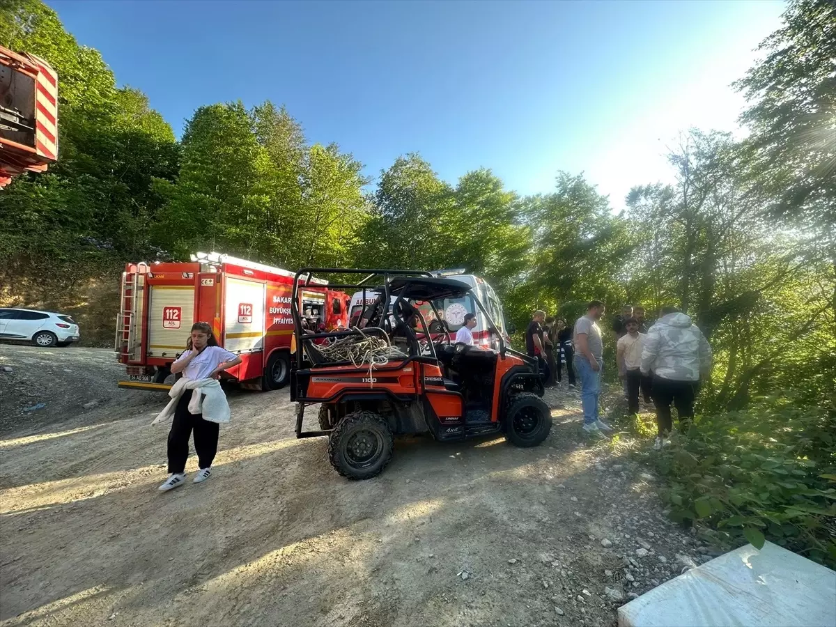 Sapanca'da Arazi Aracının Devrilmesi Sonucu Karı Koca Yaralandı