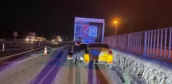 Sakarya'da Taksinin Kamyonete Çarpması Sonucu Kaza: 1 Ölü, 1 Yaralı