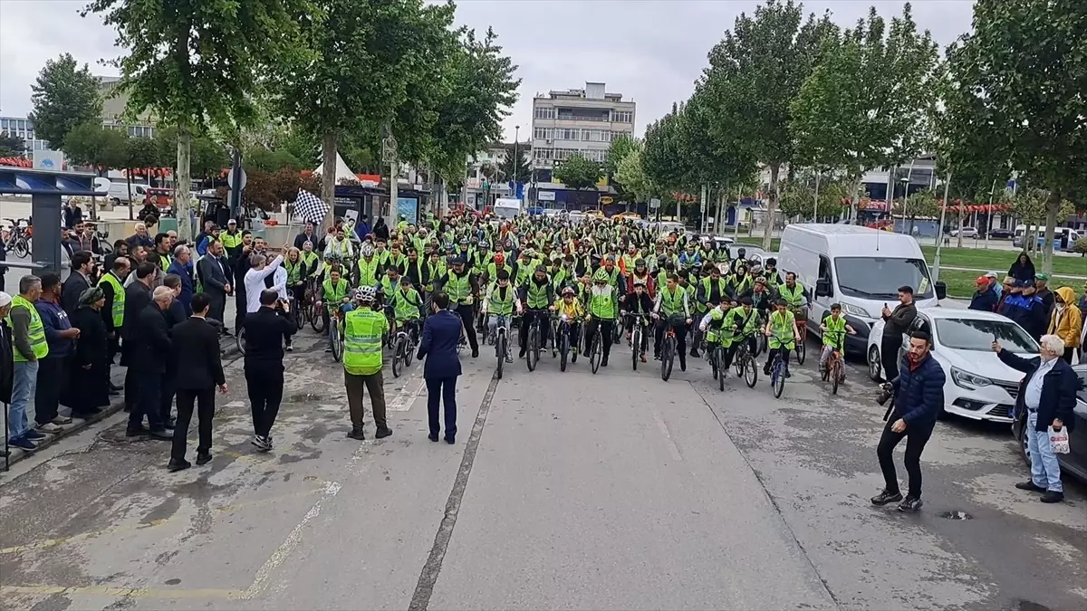 Sakarya'da Trafik Haftası Kutlandı: Bisiklet Turu Etkinliği Düzenlendi