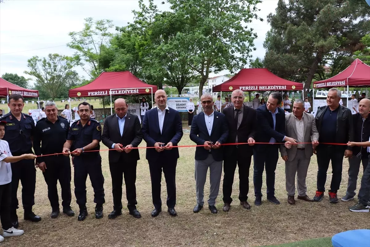 Ferizli'de Ortaokul Öğrencileri Bilim Fuarı'nda Projelerini Sergiledi