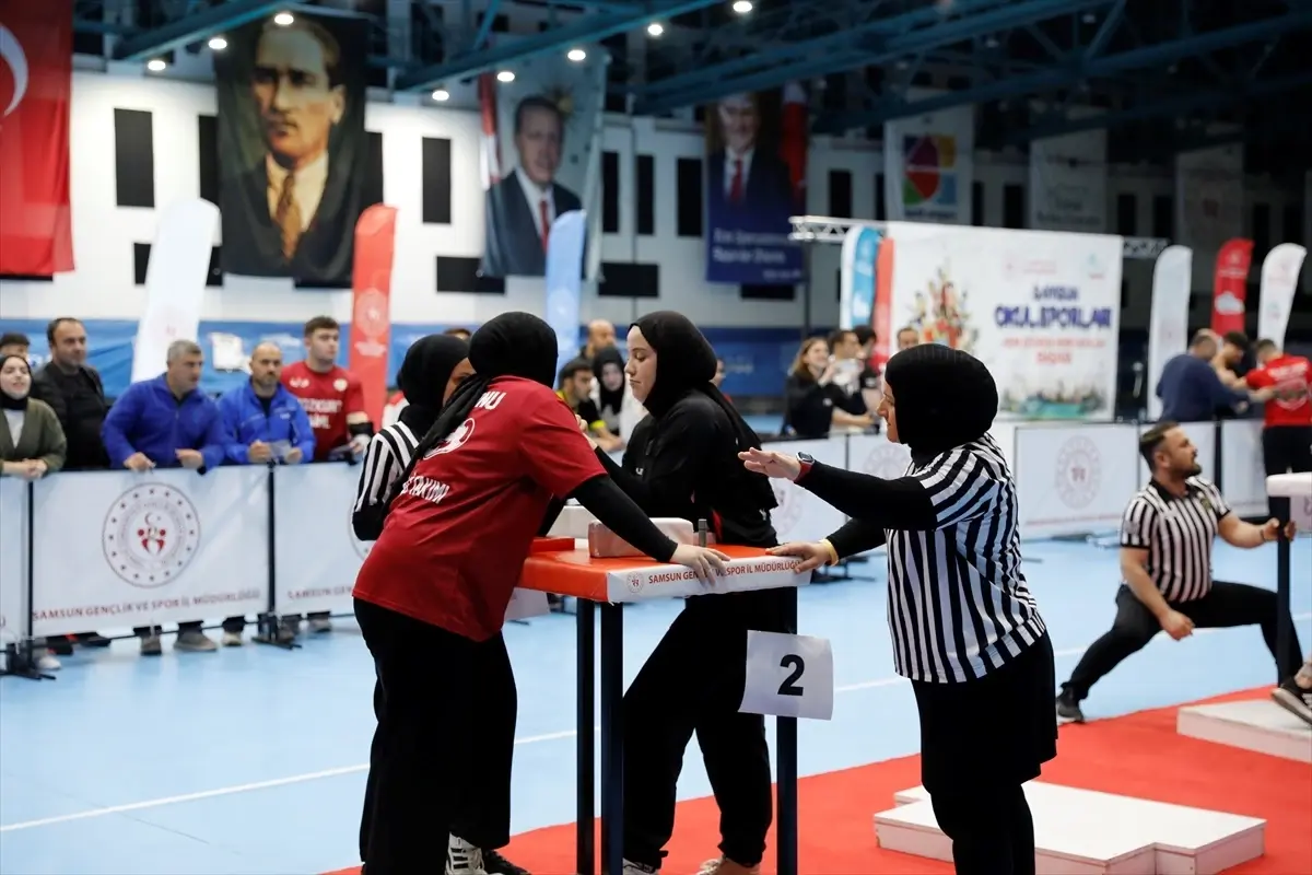 Bilek Güreşi Gençler A Türkiye Birinciliği Samsun'da Başladı