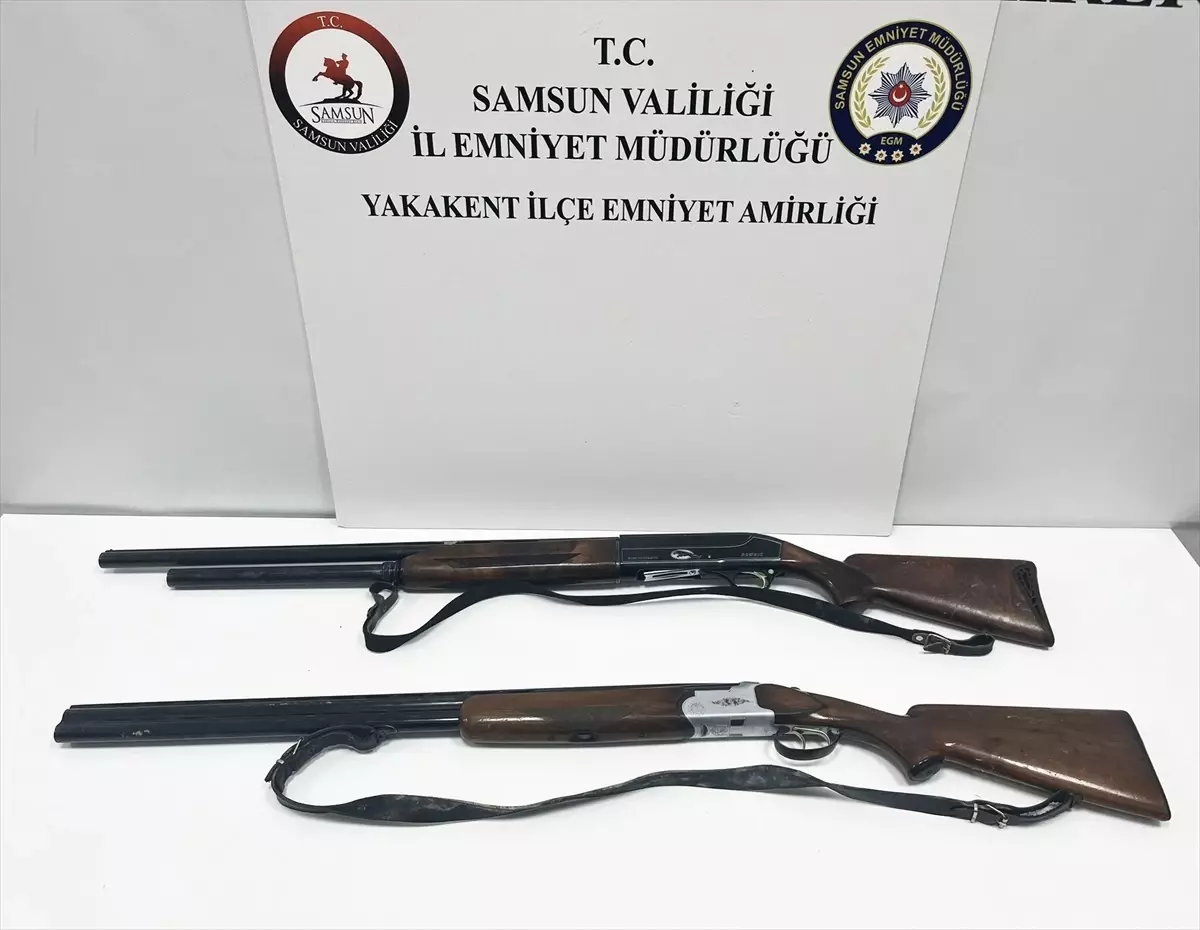 Samsun'da Park Halindeki Araçta 2 Ruhsatsız Tüfek Ele Geçirildi