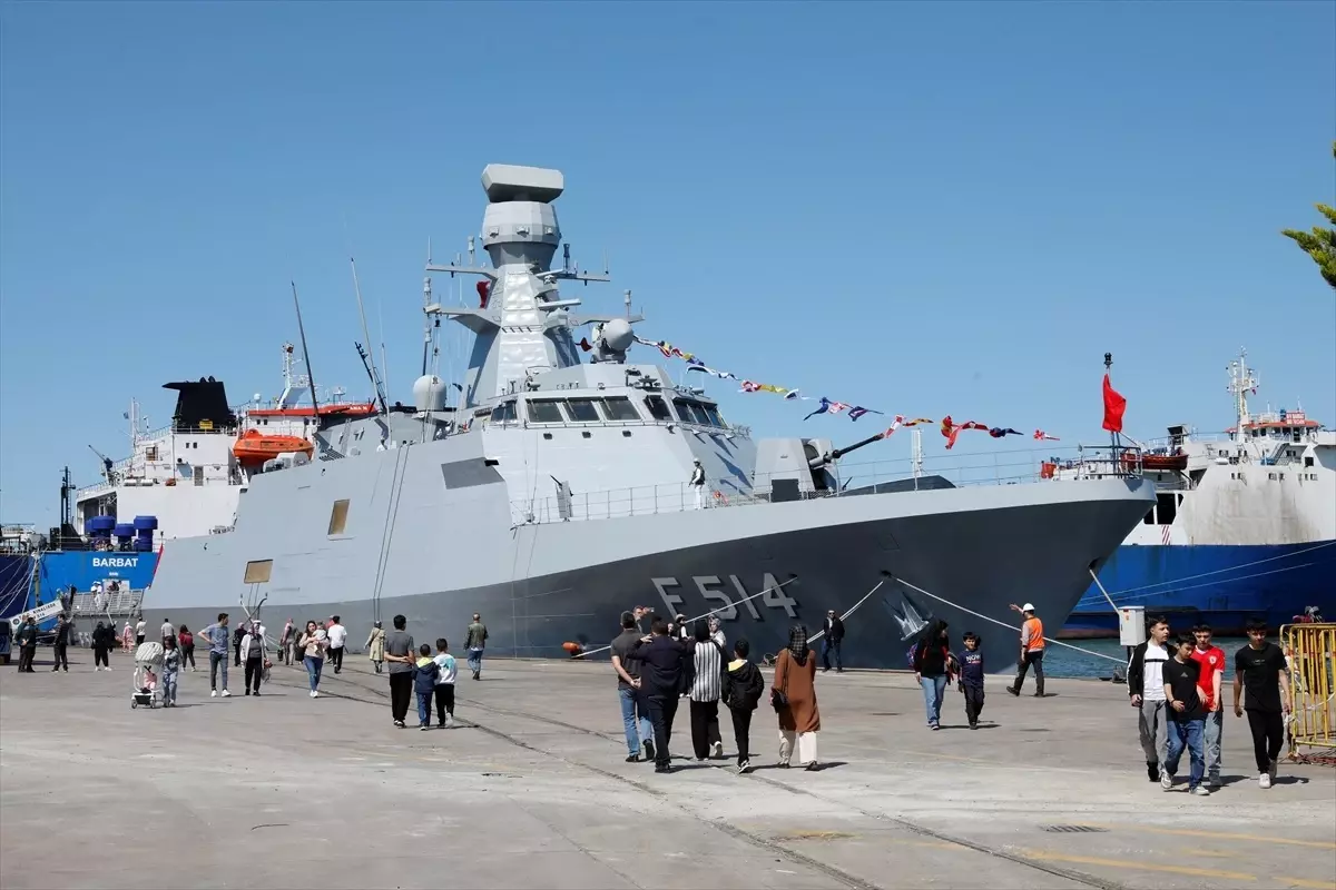 TCG Kınalıada Korveti, 19 Mayıs Etkinlikleri Kapsamında Samsun'da Ziyarete Açıldı