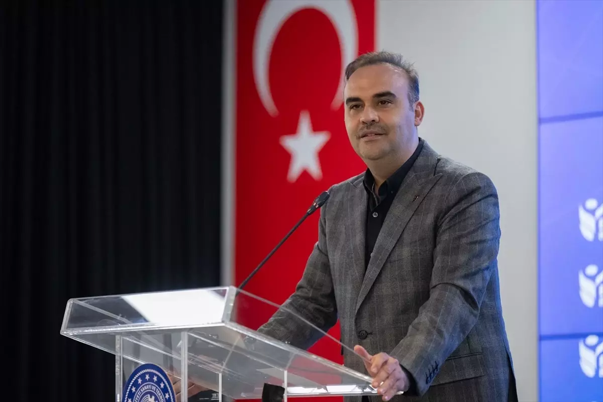 Sanayi ve Teknoloji Bakanı Kacır, Esenler Gençlik Merkezi'nde konuştu Açıklaması