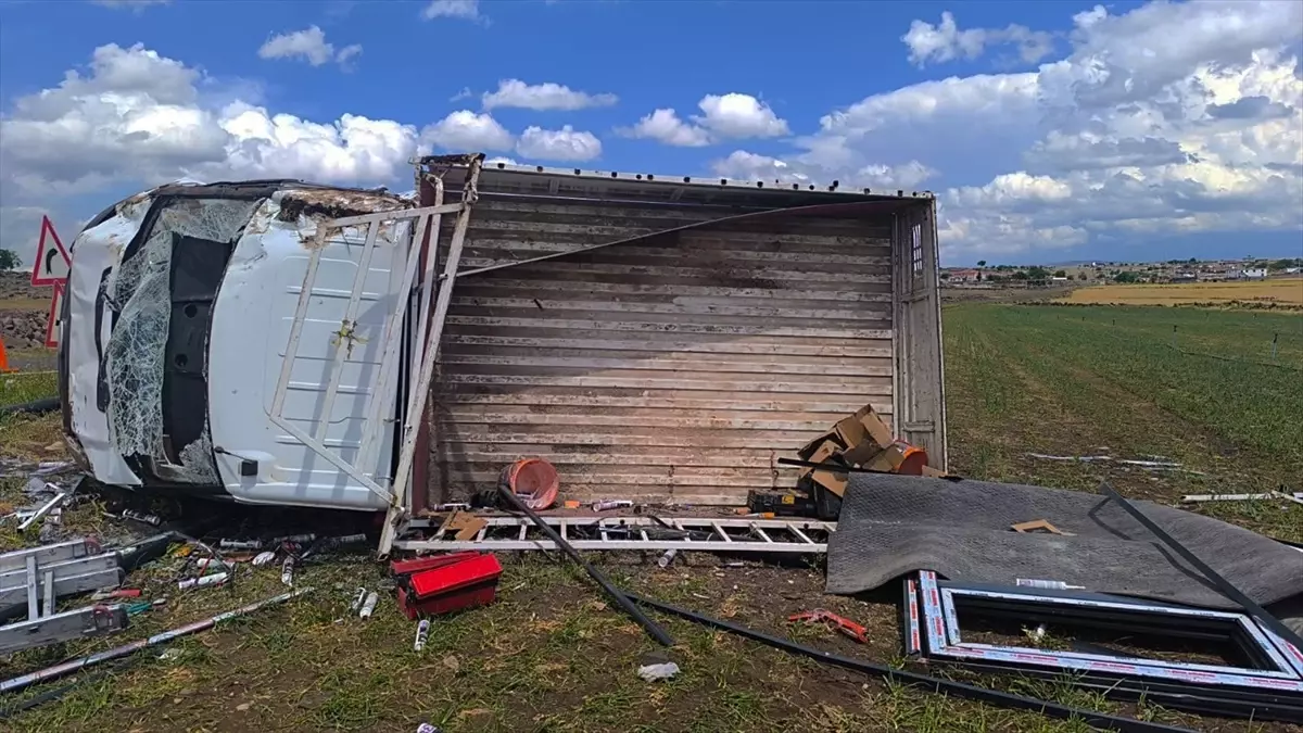 Şanlıurfa'da Kamyonet Devrildi: 3 Yaralı
