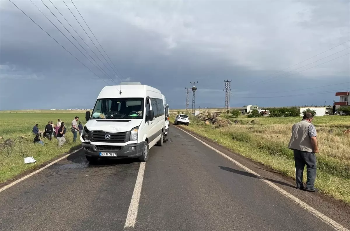 Siverek'te Öğretmenleri Taşıyan Minibüsler Çarpıştı: 28 Yaralı