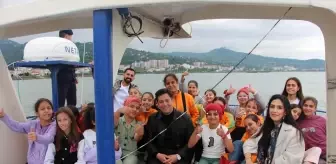 Çim Hokeyi Takımları Çarşıbaşı'nda Tarihi ve Kültürel Mekanları Gezdiler