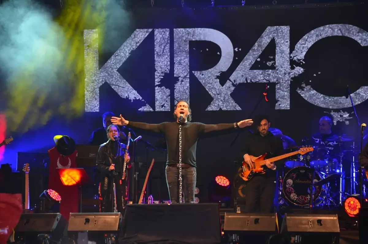 Kıraç, Kahramankazan'da Atatürk'ü Anma Bayramı Konserinde Sahne Aldı