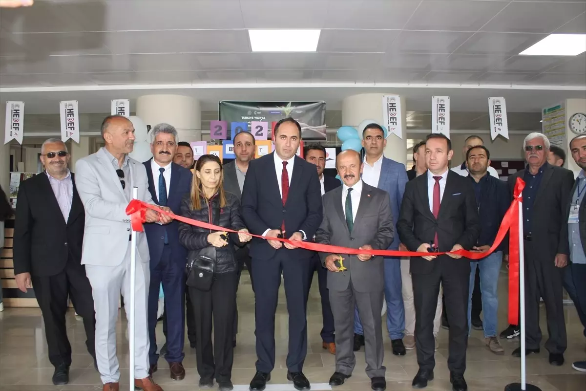 Şarkışla'da TÜBİTAK 4006 Bilim Fuarı Açıldı