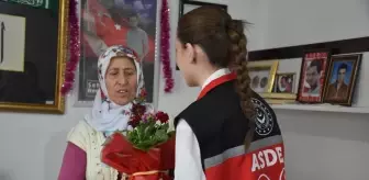 Şehit Öğretmen Necmettin Yılmaz'ın ailesine 'Anneler Günü' ziyareti