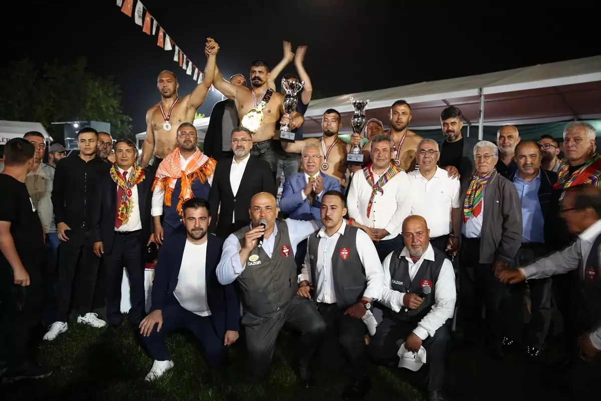 Serik Yağlı Pehlivan Güreşleri'nin Şampiyonu Cengizhan Şimşek Oldu