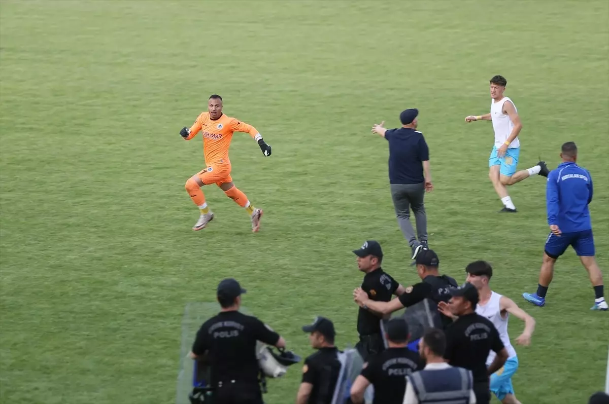 Siirt'te Futbol Maçında Kavga: Polis Müdahale Etti
