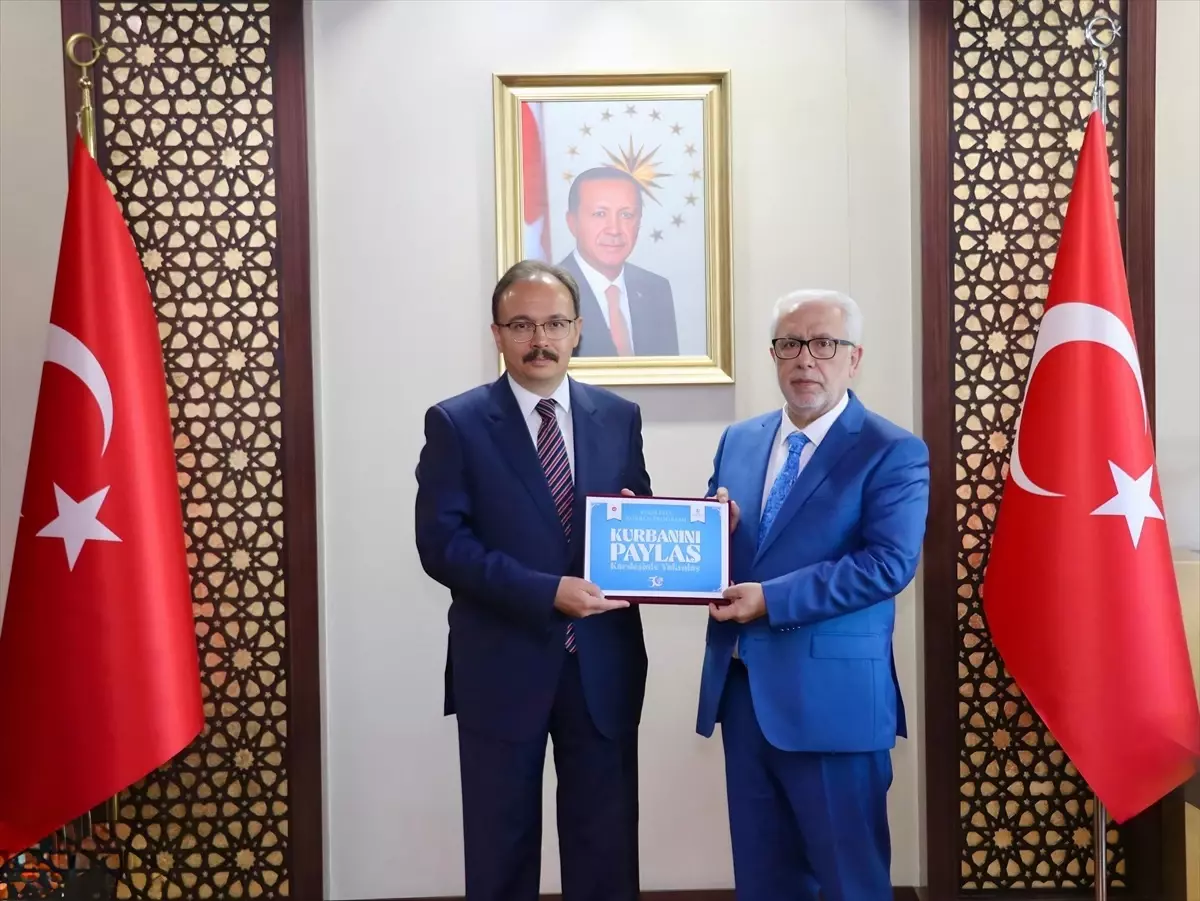 Siirt Valisi Kemal Kızılkaya, Kurbanını Vekaletle Bağışladı