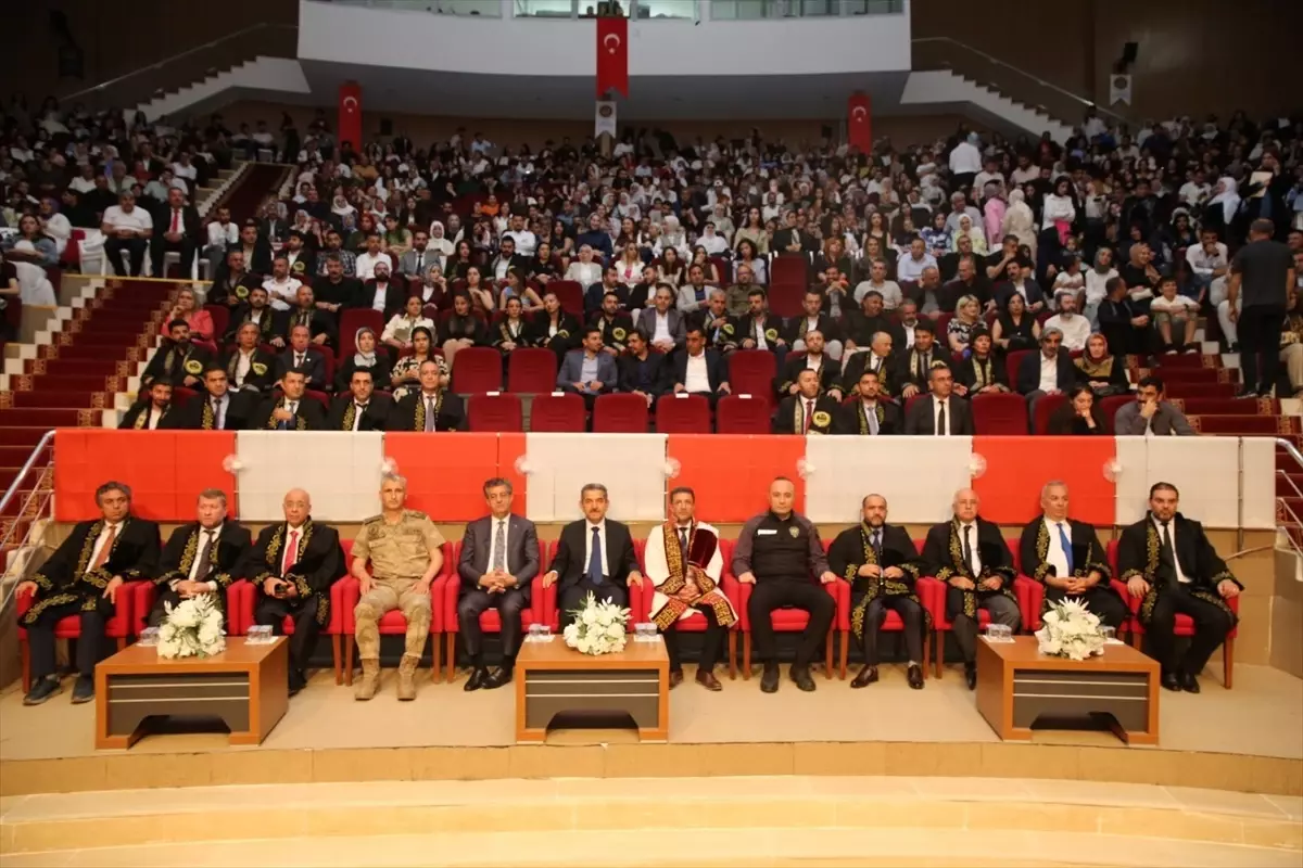 Şırnak Üniversitesi 420 Öğrencisini Mezun Etti