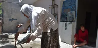 Şırnak'ta Annelerin Engelli Çocuklarına Özverili Bakımı