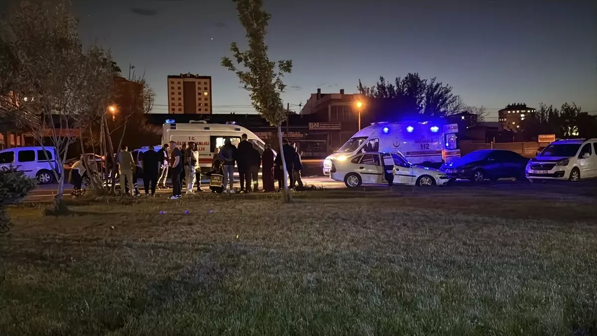 Sivas'ta İki Grup Arasında Kavga: 4 Yaralı