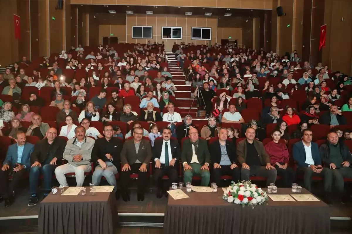 Özel Eğitim Öğrencilerinden Şiir Dinletisi