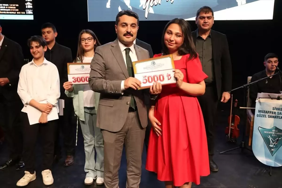Sivas'ta ses yarışmasında birinci olan öğrenci ödülünü LÖSEV'e bağışladı