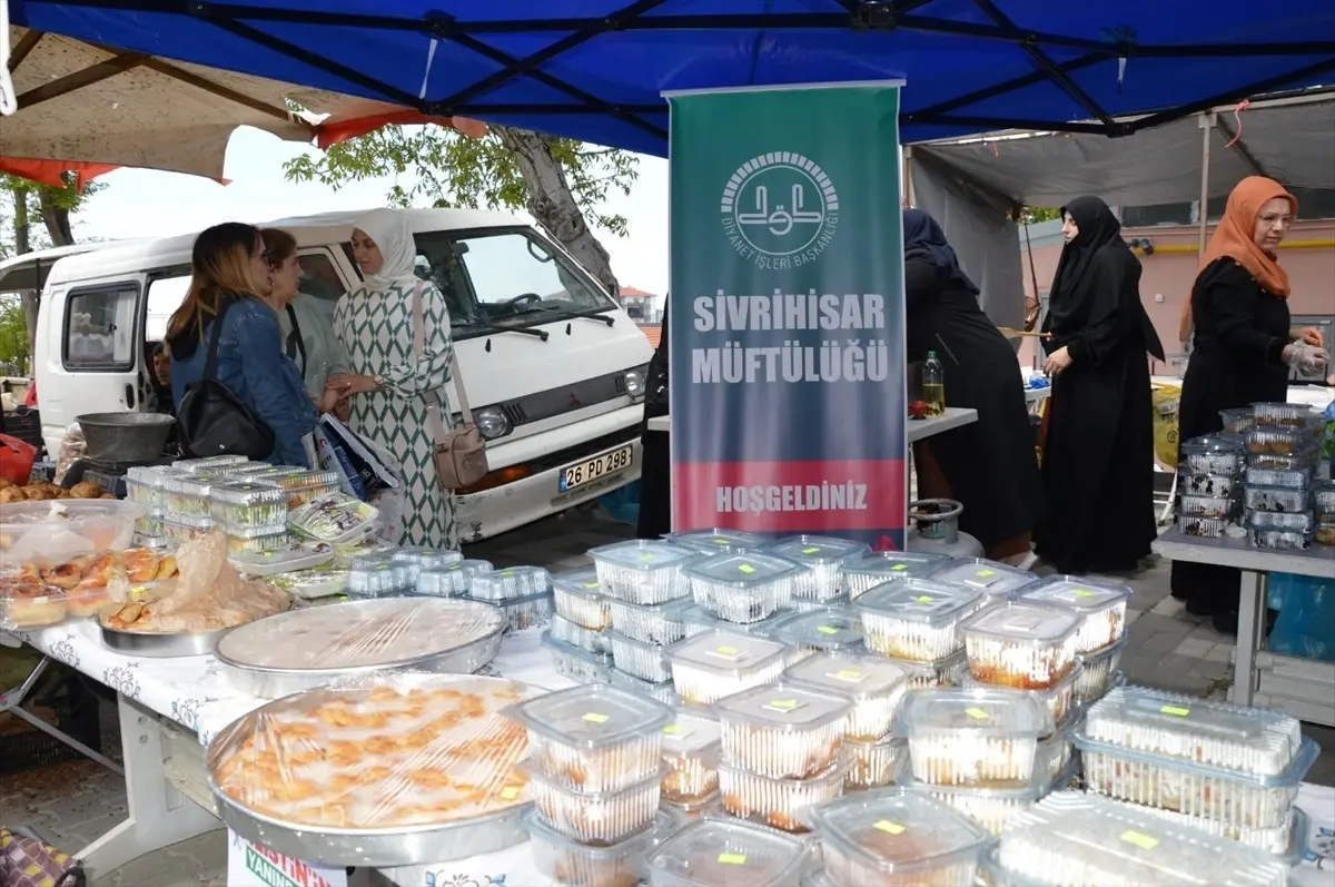 Sivrihisar'da Gazze'ye Yardım İçin Hayır Çarşısı Kuruldu