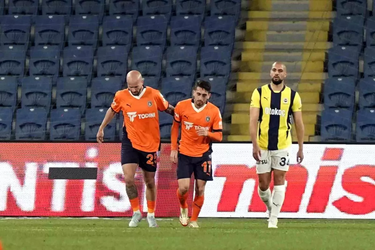 Sofyan Amrabat, Başakşehir Maçında Cezalı Duruma Düştü