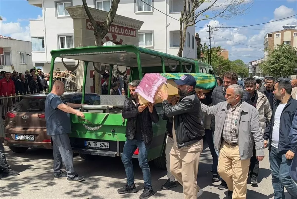 Sultanbeyli'de 4 Yaşındaki Kız Çocuğu Trafik Kazasında Hayatını Kaybetti