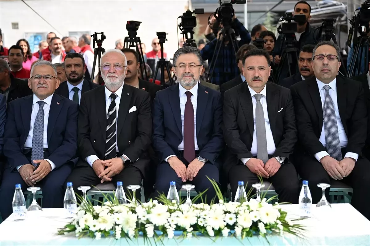 Tarım ve Orman Bakanı Yumaklı, Kayseri'de tohum dağıtım töreninde konuştu Açıklaması
