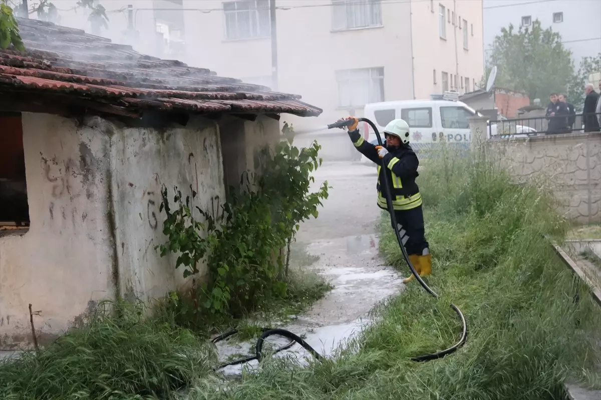 Amasya'da Yangın: Tek Katlı Ahşap Ev Kullanılamaz Hale Geldi